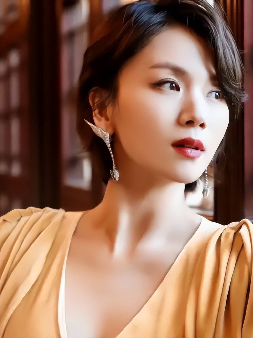 今独自抚养孩子的曹曦文活成人生赢家AG真人网曾情断陈思诚嫁给富商如(图2) 今独自抚养孩子的曹曦文活成人生赢家AG真人网曾情断陈思诚嫁给富商如(图2)