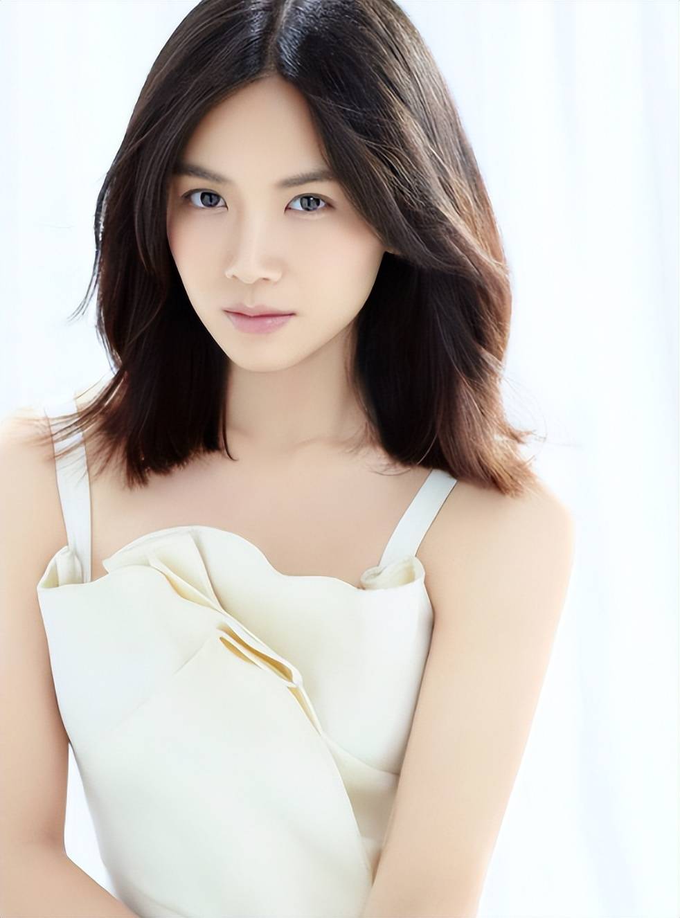 今独自抚养孩子的曹曦文活成人生赢家AG真