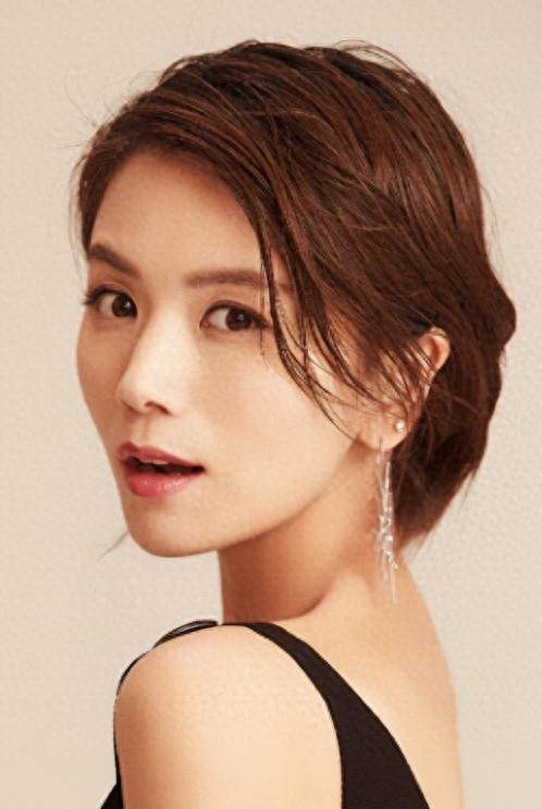 今独自抚养孩子的曹曦文活成人生赢家AG真人网曾情断陈思诚嫁给富商如(图6) 今独自抚养孩子的曹曦文活成人生赢家AG真人网曾情断陈思诚嫁给富商如(图6)