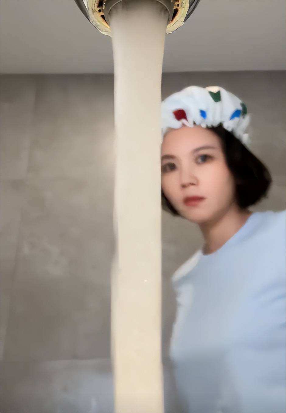 今独自抚养孩子的曹曦文活成人生赢家AG真人网曾情断陈思诚嫁给富商如(图14) 今独自抚养孩子的曹曦文活成人生赢家AG真人网曾情断陈思诚嫁给富商如(图14)