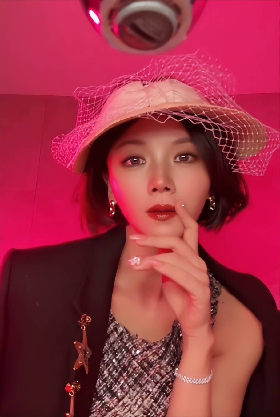 今独自抚养孩子的曹曦文活成人生赢家AG真人网曾情断陈思诚嫁给富商如(图20) 今独自抚养孩子的曹曦文活成人生赢家AG真人网曾情断陈思诚嫁给富商如(图20)